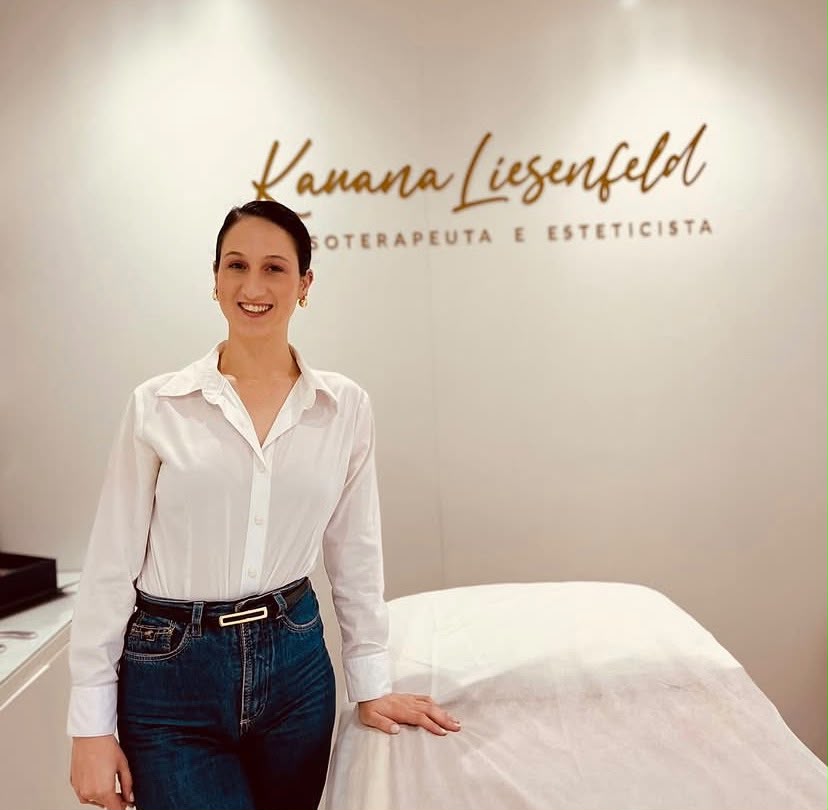 Kauana Liesenfeld no seu estúdio em Gramado